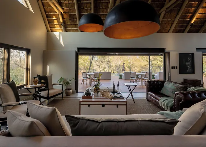 Thornybush Simbambili Lodge