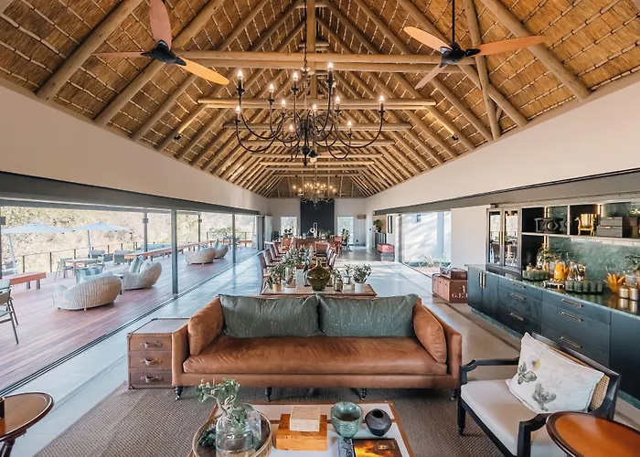 Thornybush Simbambili Lodge